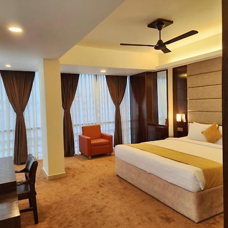 White Park Hotel & Suites Читтагонг Экстерьер фото