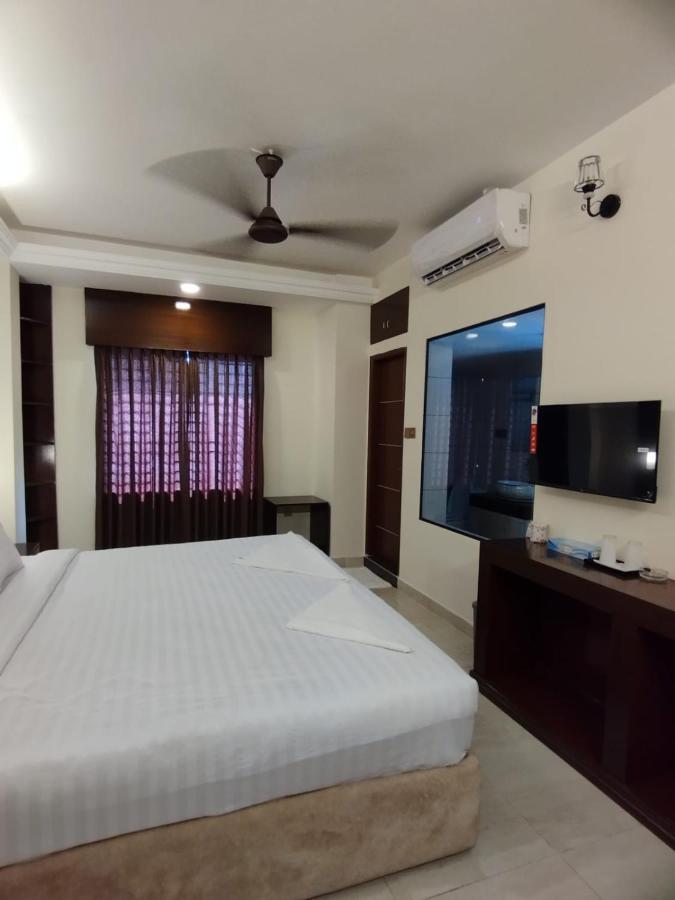 White Park Hotel & Suites Читтагонг Экстерьер фото