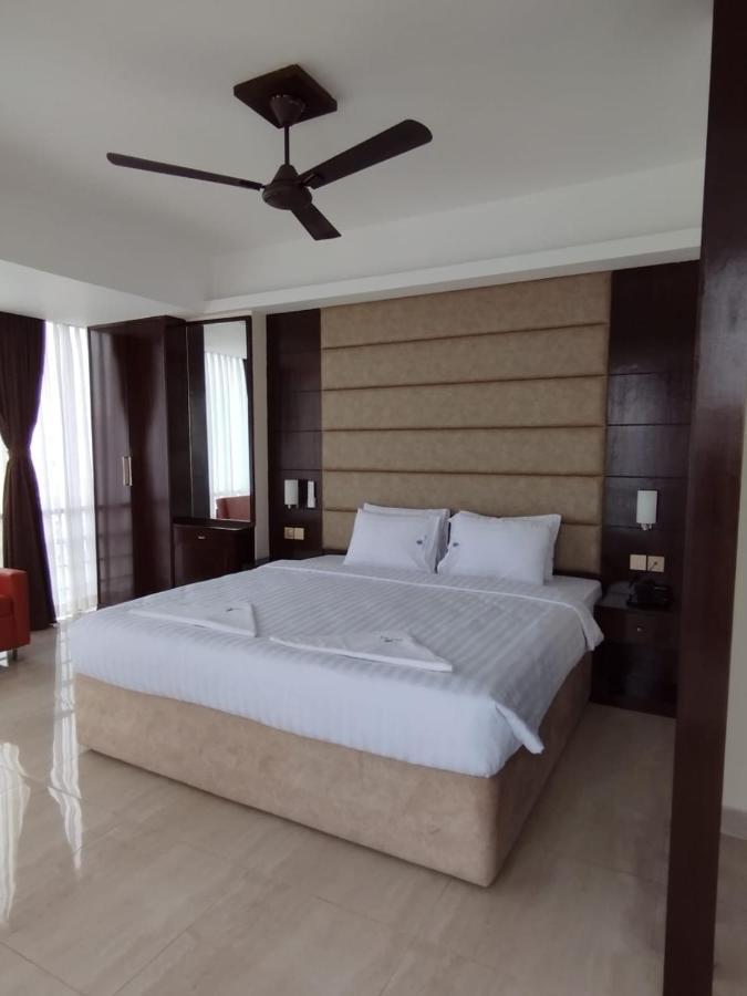 White Park Hotel & Suites Читтагонг Экстерьер фото