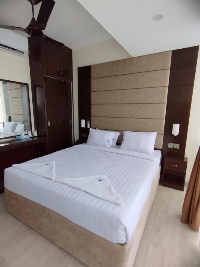 White Park Hotel & Suites Читтагонг Экстерьер фото