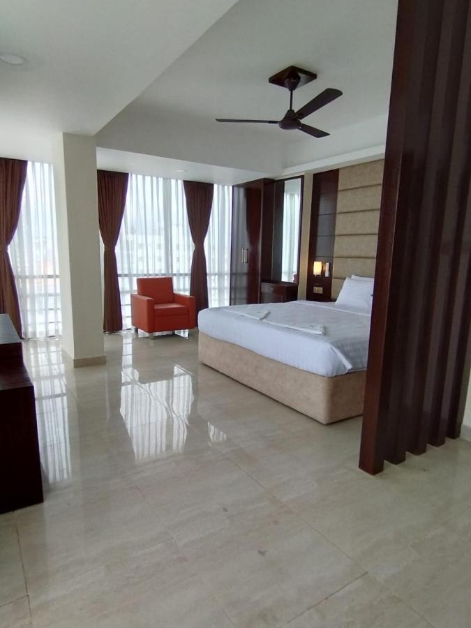 White Park Hotel & Suites Читтагонг Экстерьер фото