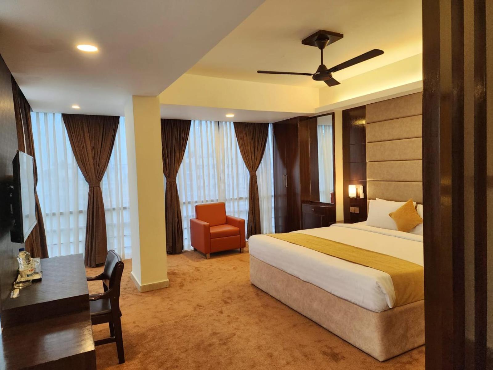 White Park Hotel & Suites Читтагонг Экстерьер фото