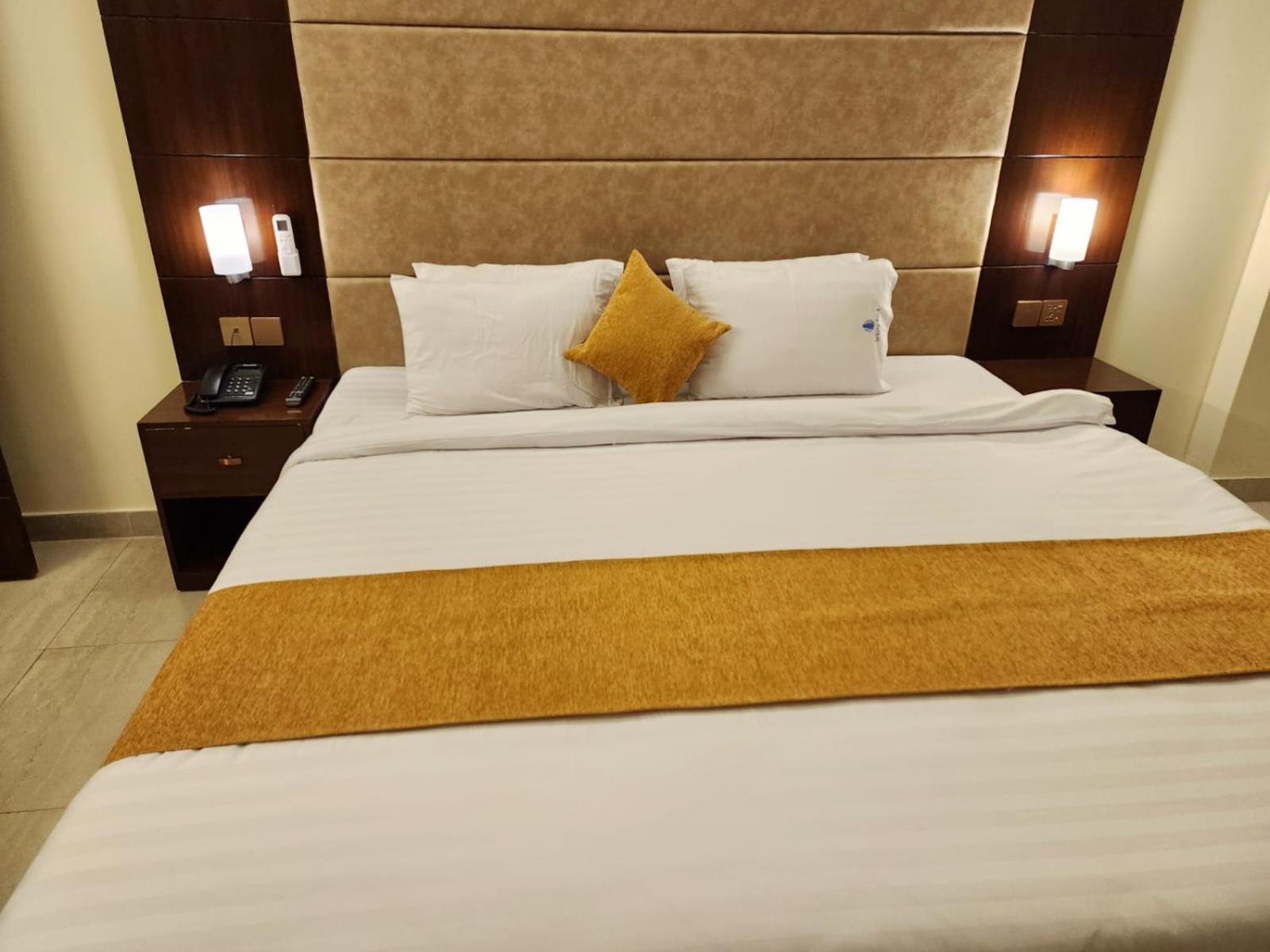 White Park Hotel & Suites Читтагонг Экстерьер фото