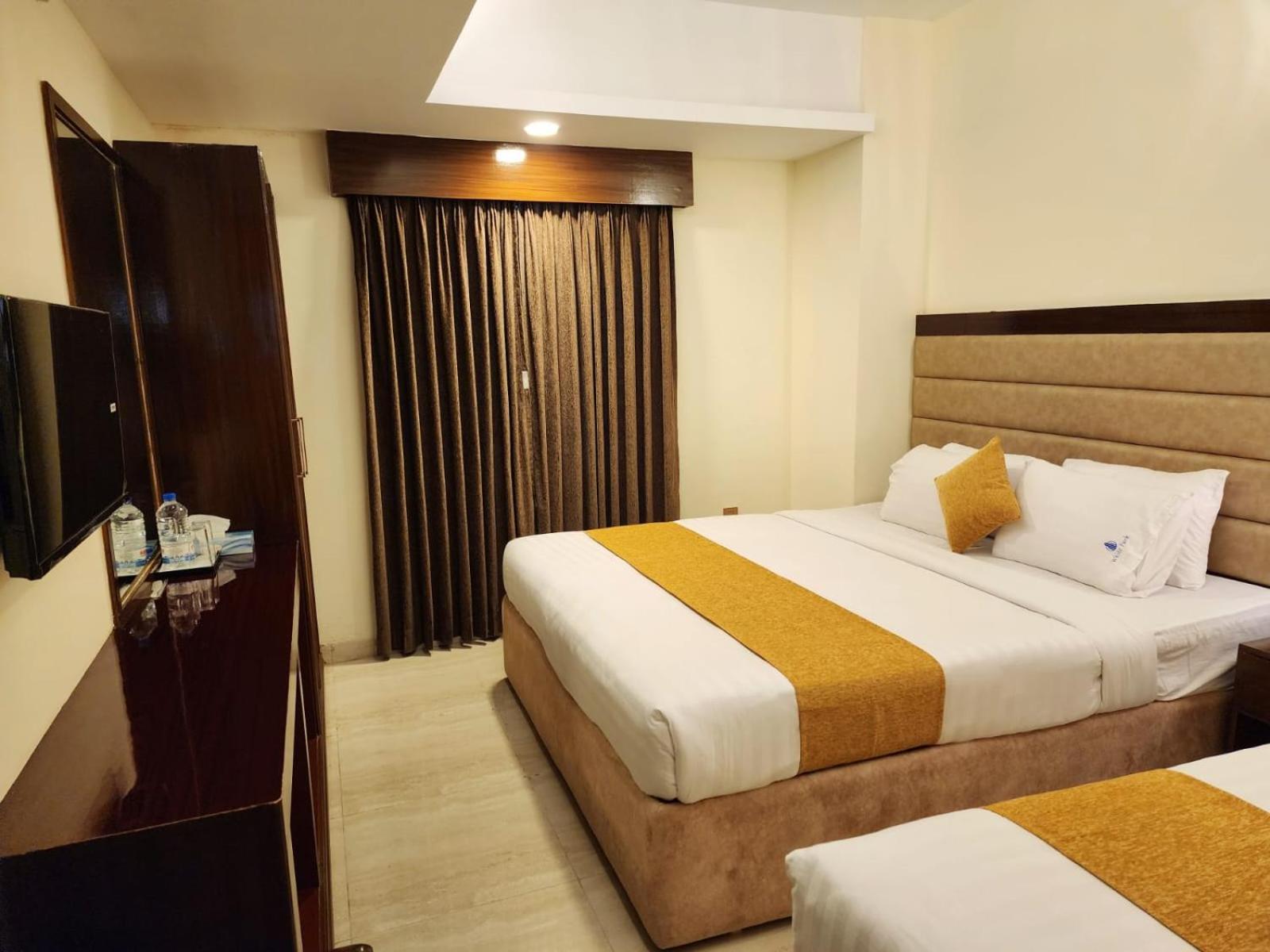 White Park Hotel & Suites Читтагонг Экстерьер фото