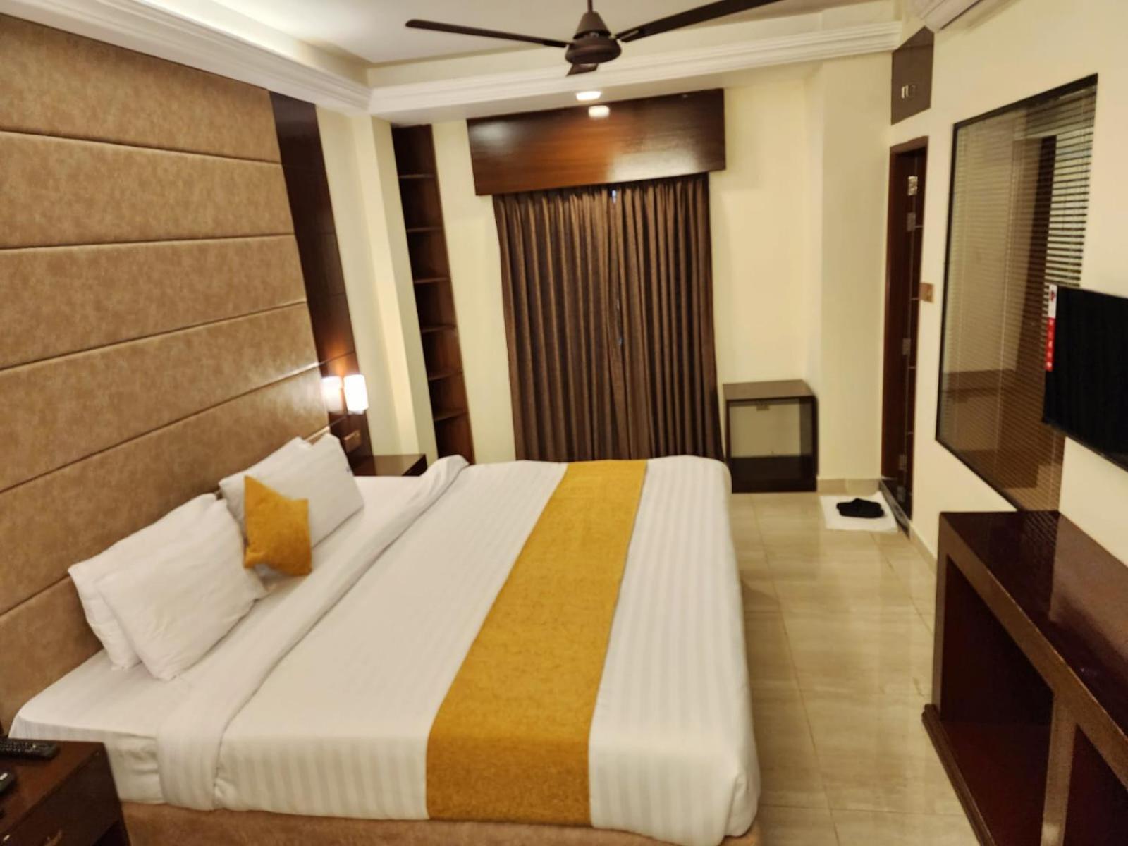 White Park Hotel & Suites Читтагонг Экстерьер фото