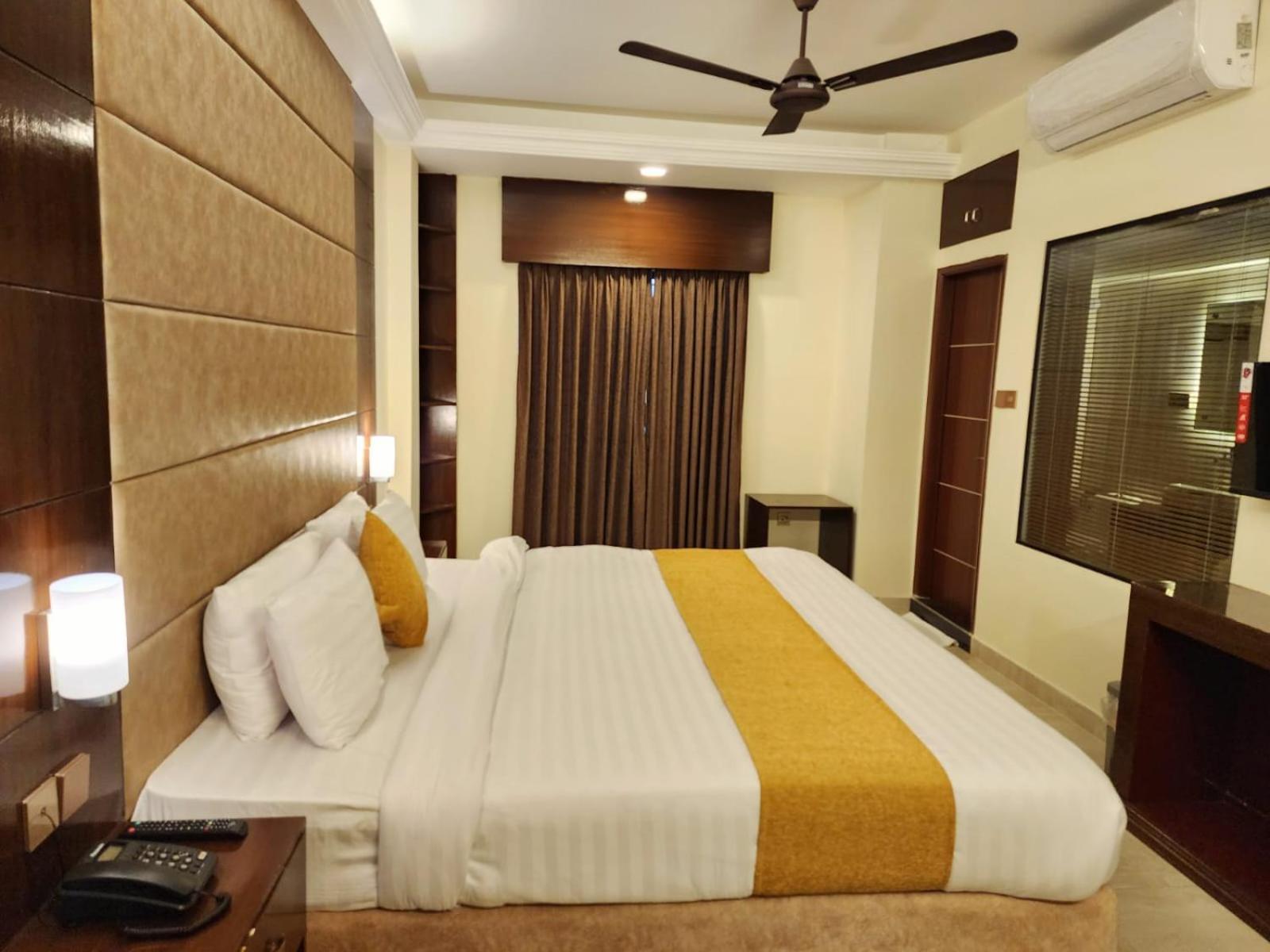 White Park Hotel & Suites Читтагонг Экстерьер фото